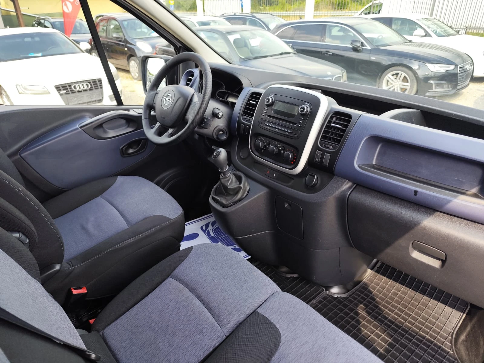 Opel Vivaro 1.6 дизел Италия, снимка 14 - Бусове и автобуси - 55161317