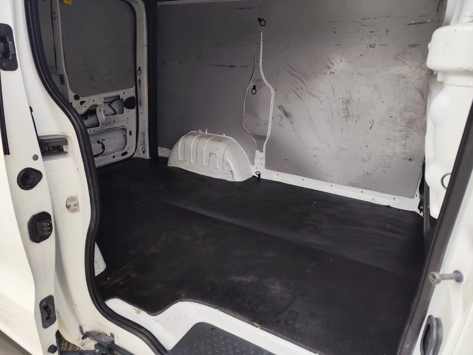 Opel Vivaro 1.6 дизел Италия, снимка 6 - Бусове и автобуси - 55161317