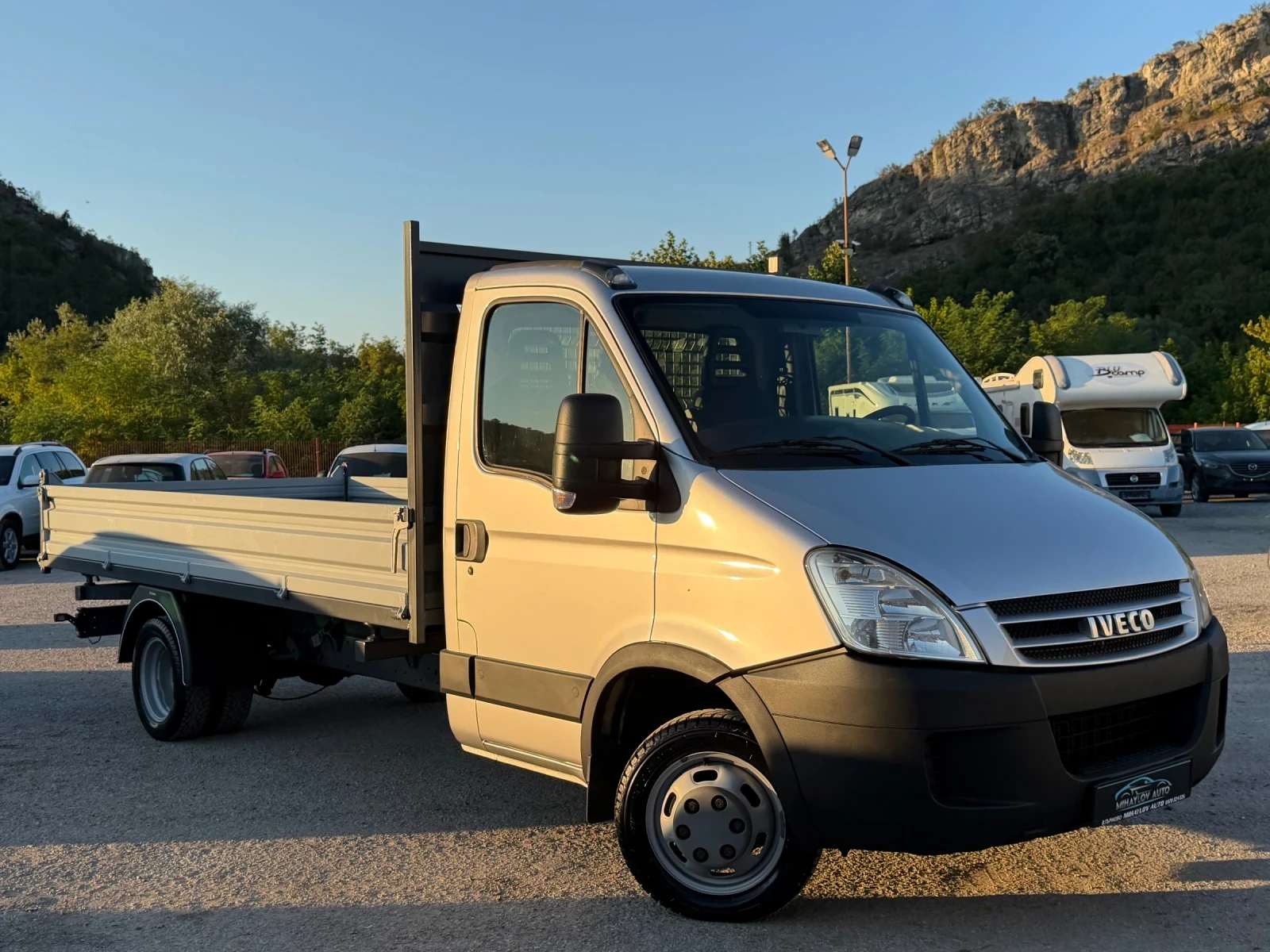 Iveco 35c18 3.0D ДВ.ГУМА/3-СТРАННА КАРОСЕРИЯ