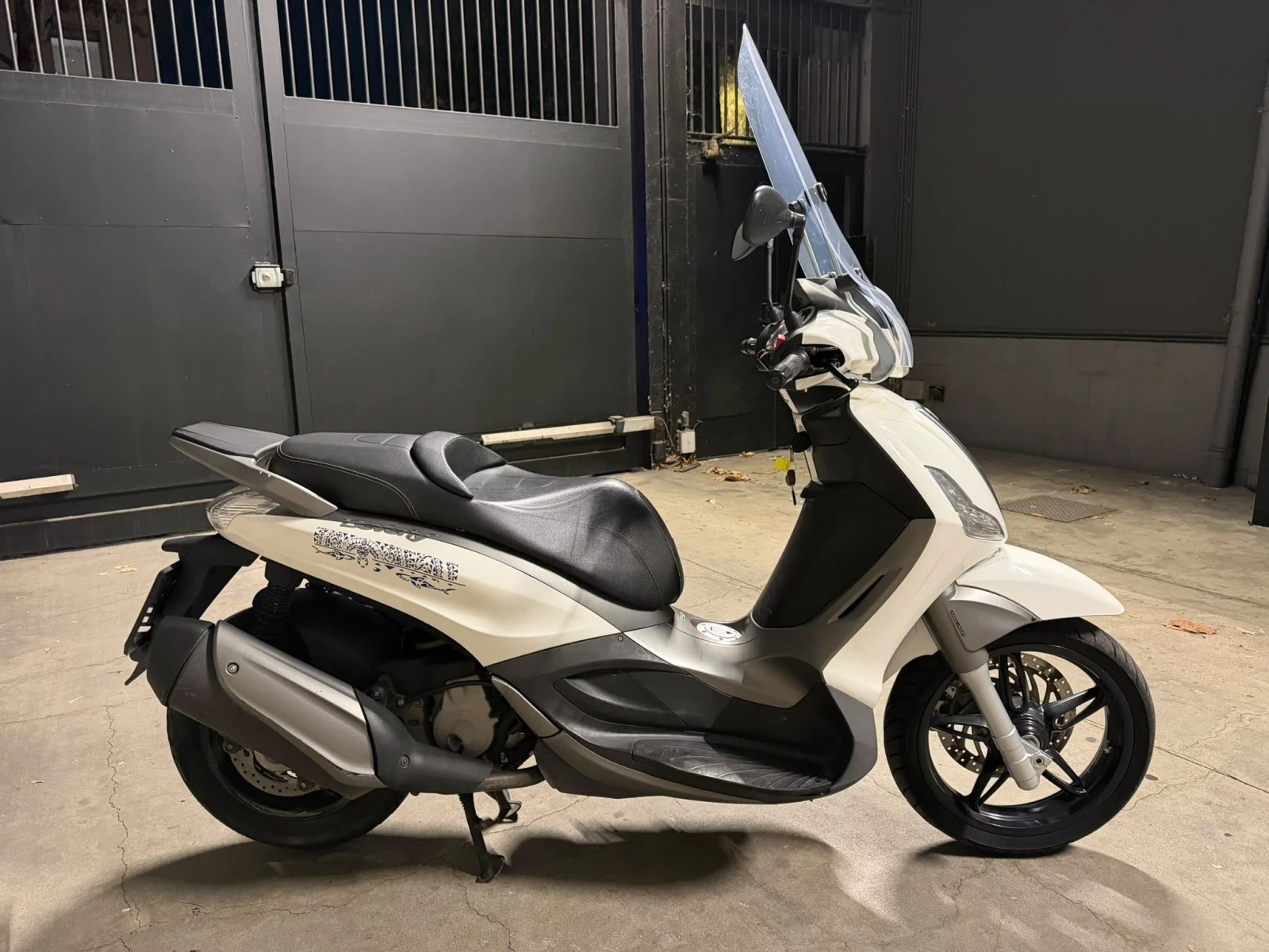 Piaggio Beverly 350i ABS SRS Топ скутер на топ цена, снимка 12 - Мотоциклети и мототехника - 56324366
