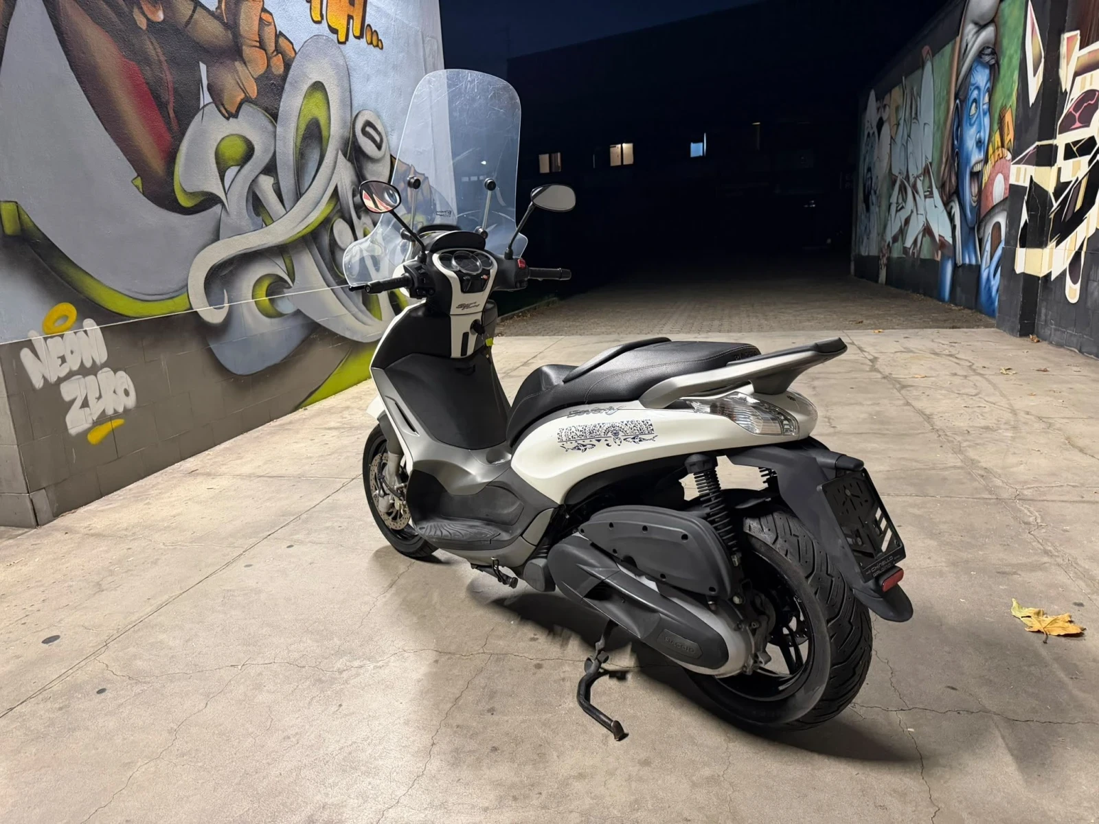 Piaggio Beverly 350i ABS SRS Топ скутер на топ цена, снимка 9 - Мотоциклети и мототехника - 56324366