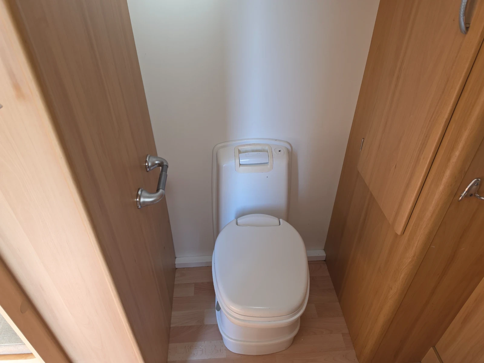 Каравана Avondale Mayfair 545-4, снимка 15 - Каравани и кемпери - 53858166