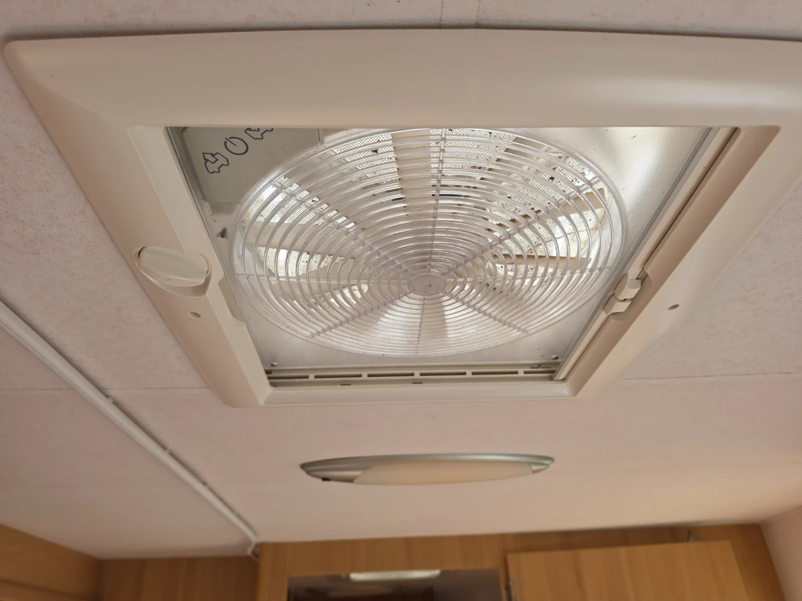 Каравана Avondale Mayfair 545-4, снимка 7 - Каравани и кемпери - 53858166