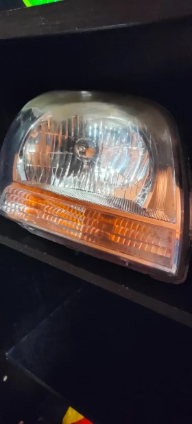 Десен фар, снимка 2 - Части - 52347466