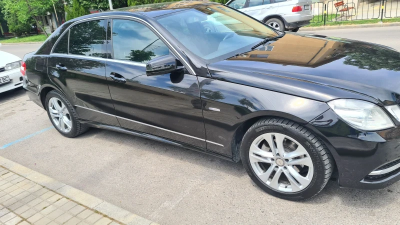 Mercedes-Benz E 220 Avangarde, снимка 2 - Автомобили и джипове - 47370831