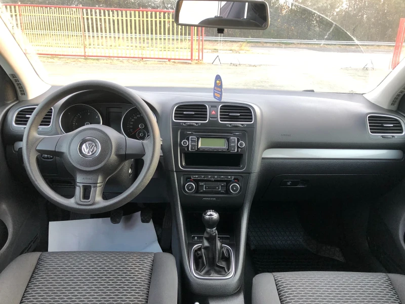 VW Golf 1.6, снимка 6 - Автомобили и джипове - 47820312