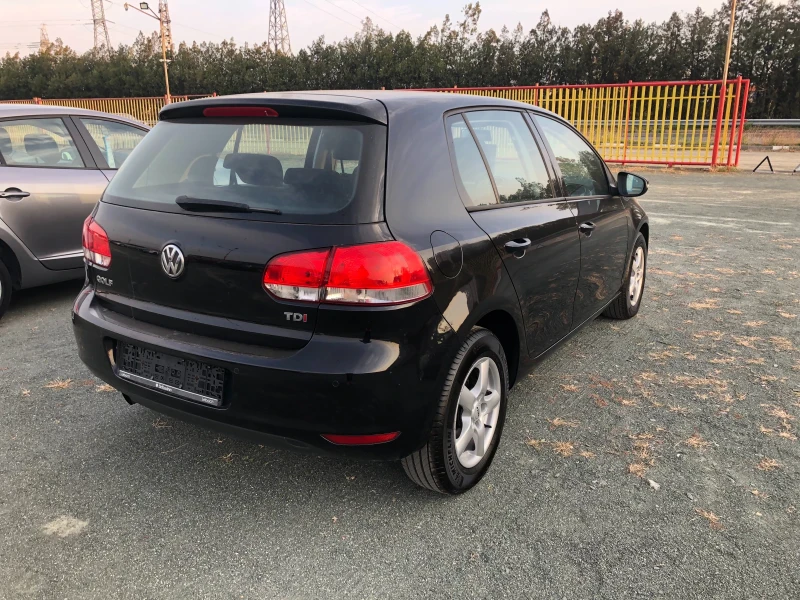 VW Golf 1.6, снимка 4 - Автомобили и джипове - 47820312