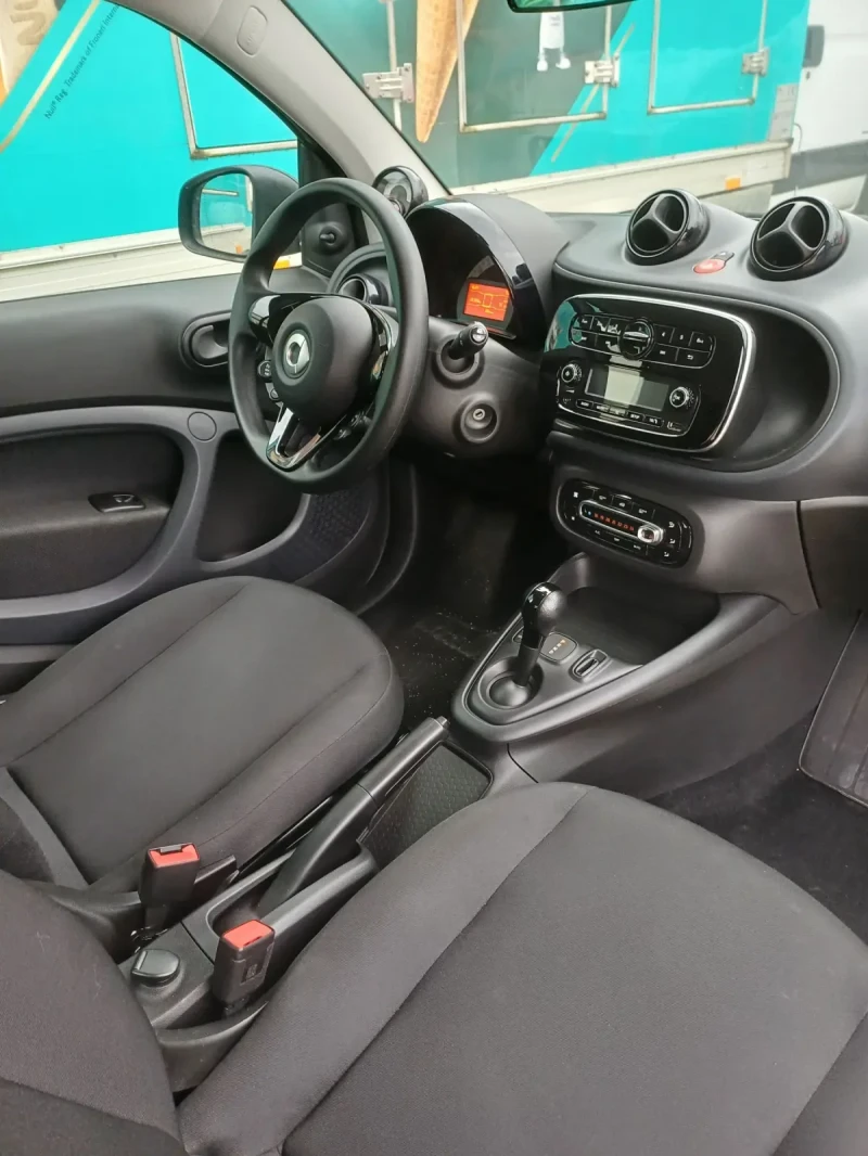 Smart Fortwo EQ Електрически, снимка 8 - Автомобили и джипове - 48051342