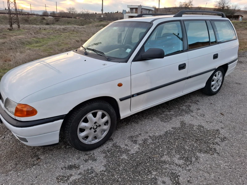 Opel Astra, снимка 2 - Автомобили и джипове - 48286529