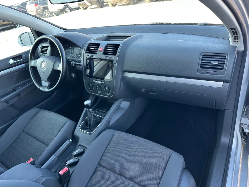 VW Golf 1.6i* 102ks., снимка 13 - Автомобили и джипове - 48975812