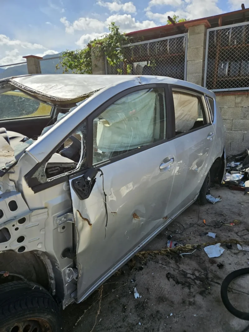 Toyota Verso 2.0, снимка 8 - Автомобили и джипове - 52504790