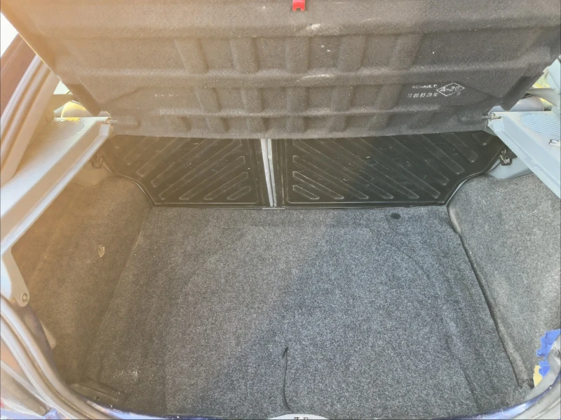 Renault Megane 1.6 , снимка 11 - Автомобили и джипове - 52293995