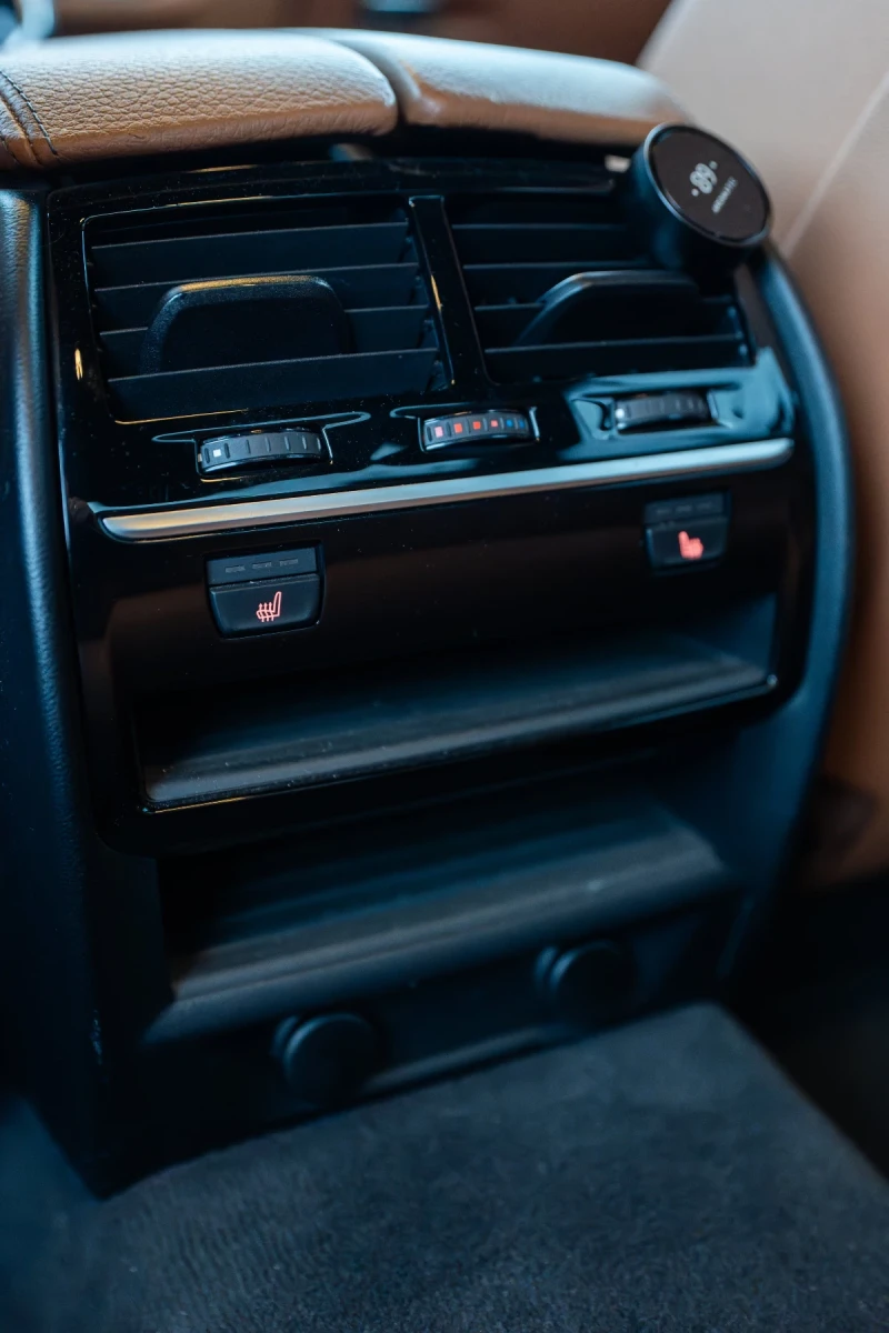 BMW 530 xDrive // Adaptive LED // HarmanKardon, снимка 14 - Автомобили и джипове - 52450104