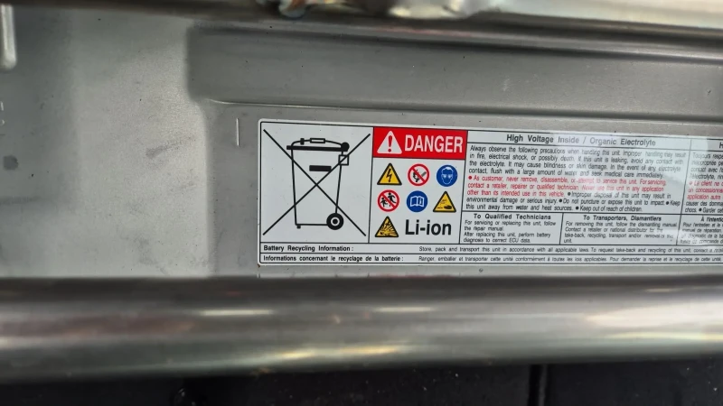 Toyota Yaris 1.5 HYBRID, снимка 13 - Автомобили и джипове - 52554863