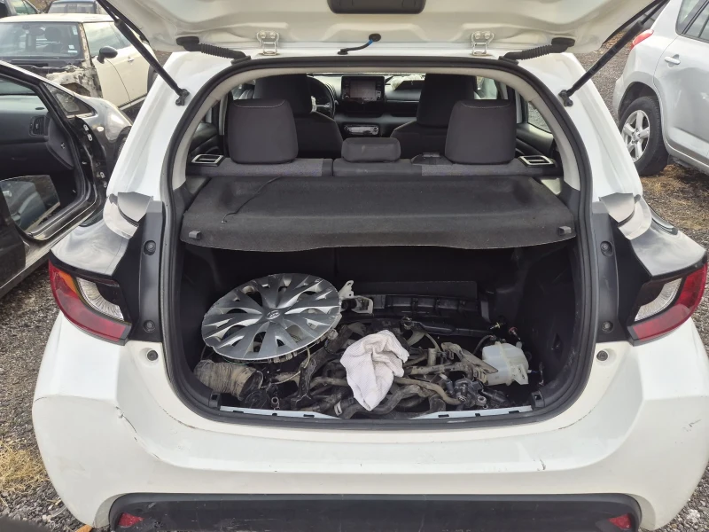 Toyota Yaris 1.5 HYBRID, снимка 5 - Автомобили и джипове - 52554863