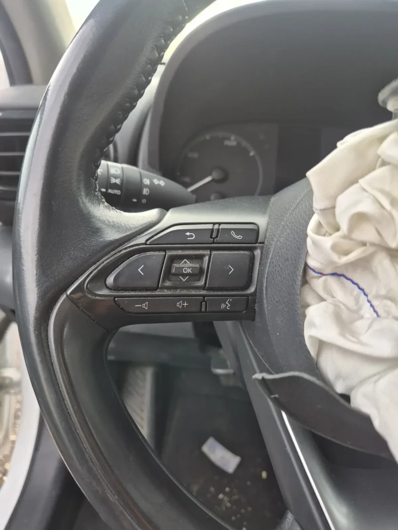 Toyota Yaris 1.5 HYBRID, снимка 7 - Автомобили и джипове - 52554863