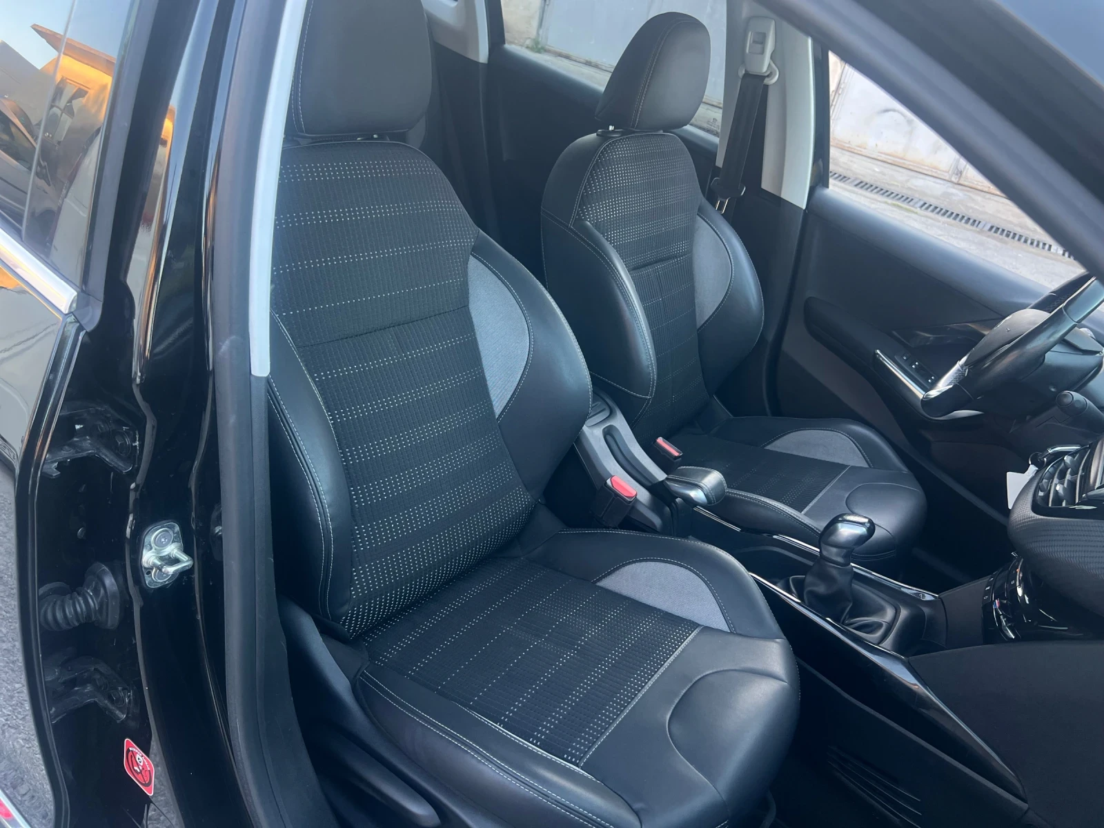 Peugeot 2008 1.6 HDI LED NAVI - изображение 9