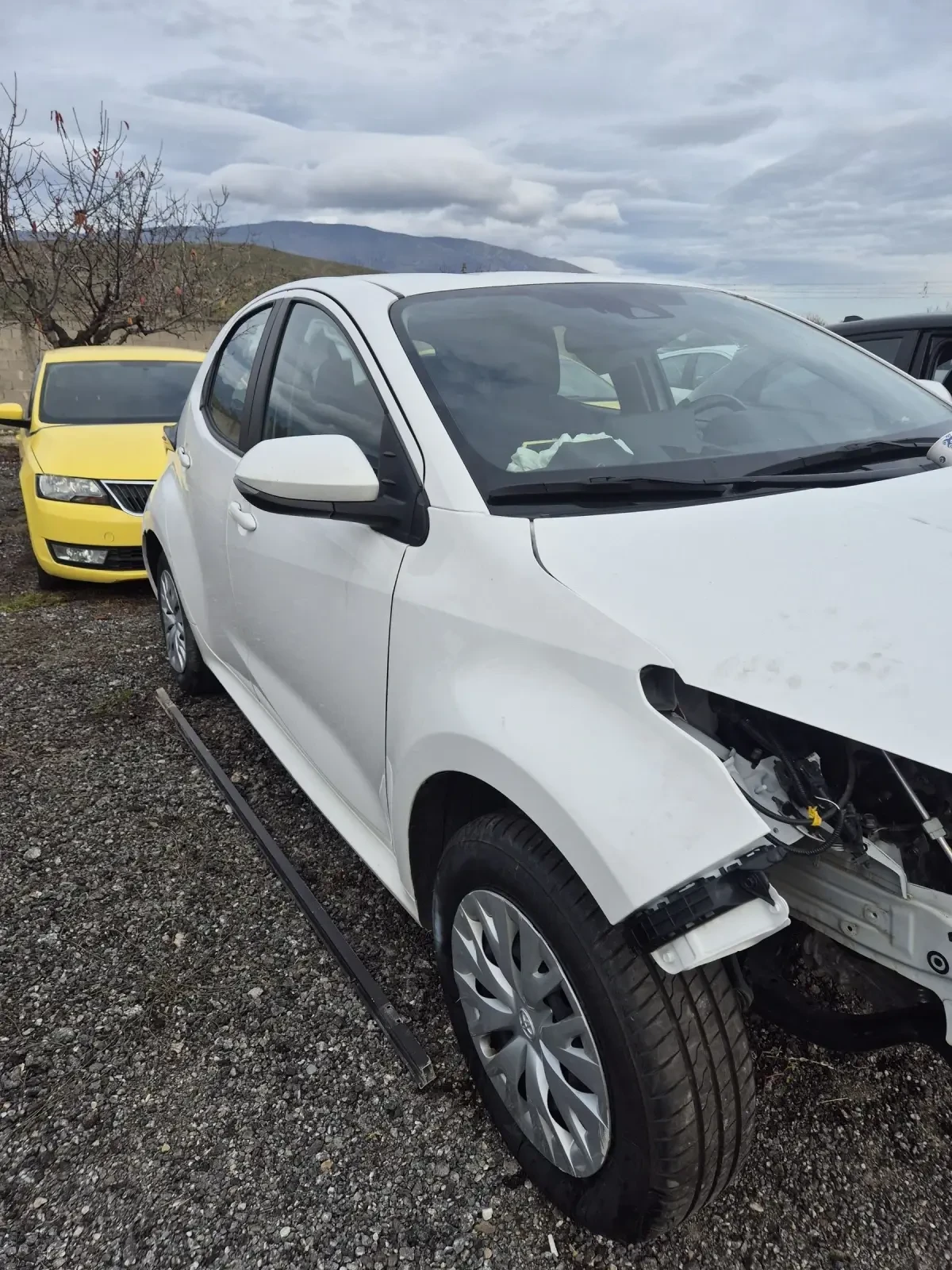 Toyota Yaris 1.5 HYBRID - изображение 4