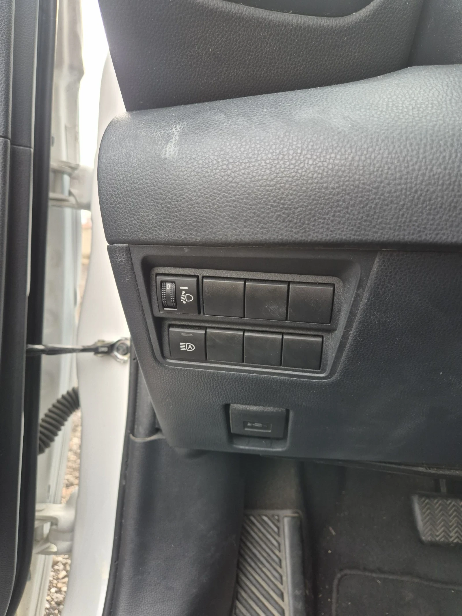 Toyota Yaris 1.5 HYBRID - изображение 9