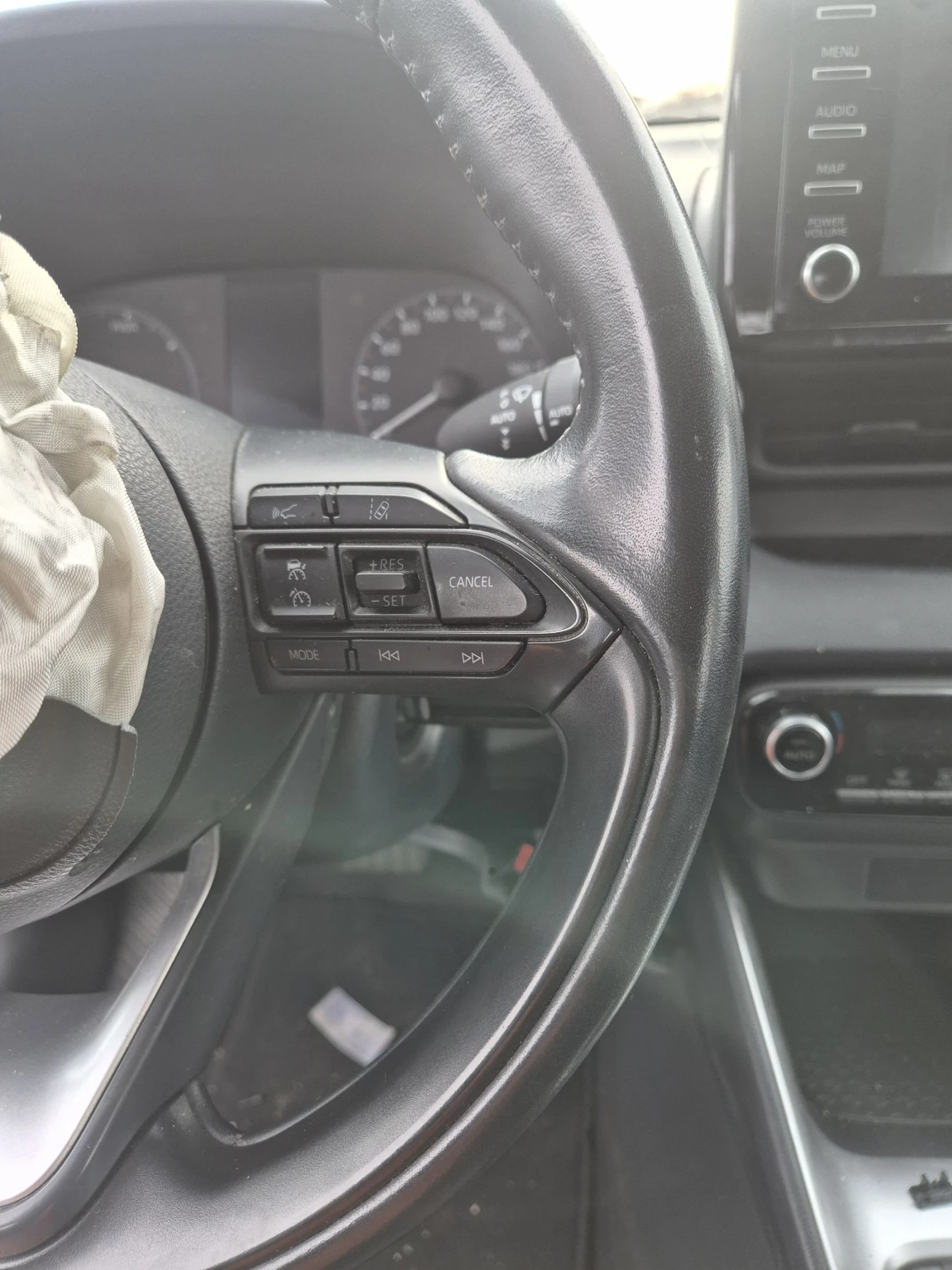 Toyota Yaris 1.5 HYBRID - изображение 7