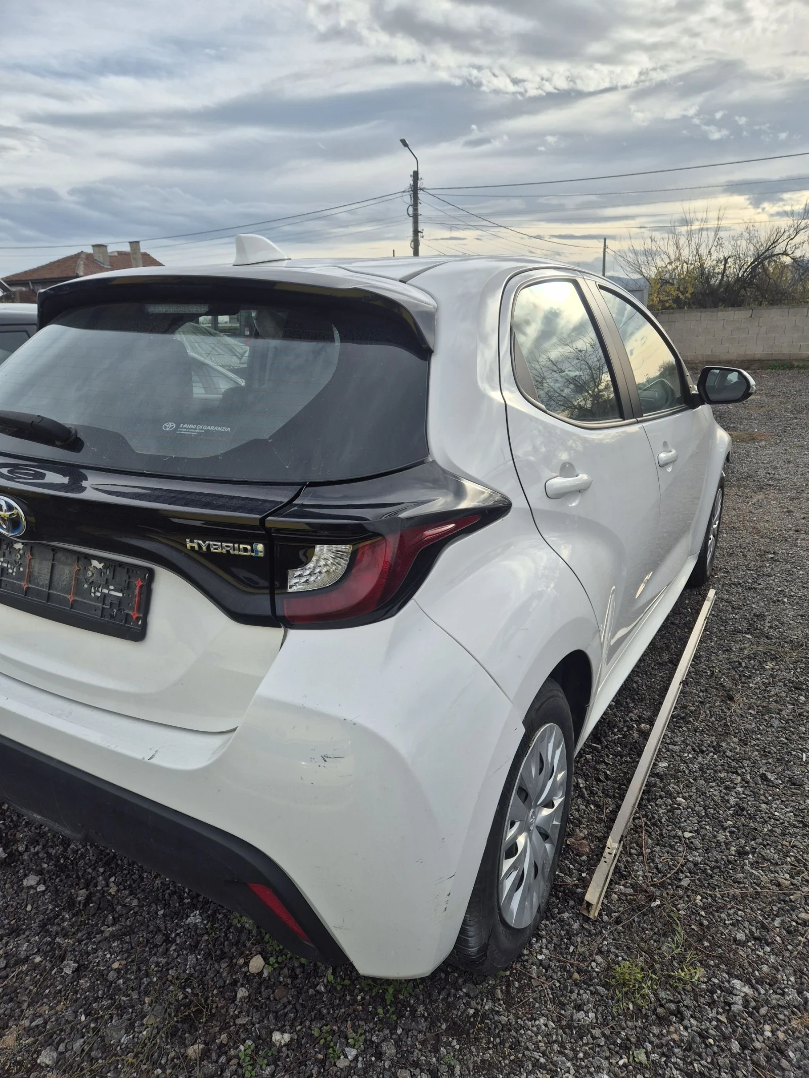 Toyota Yaris 1.5 HYBRID - изображение 3