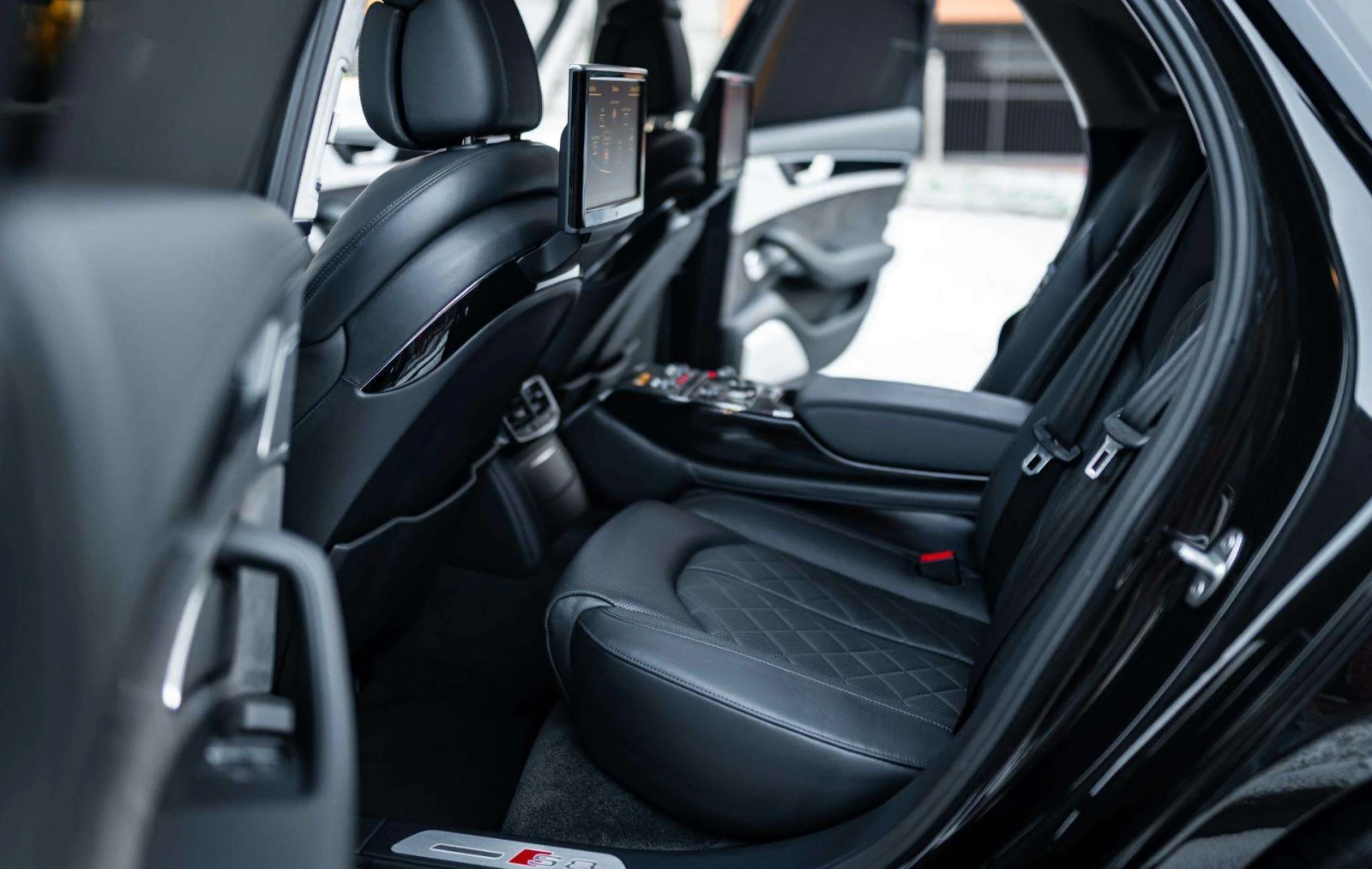 Audi S8 4.0 TFSI Quattro  - изображение 8