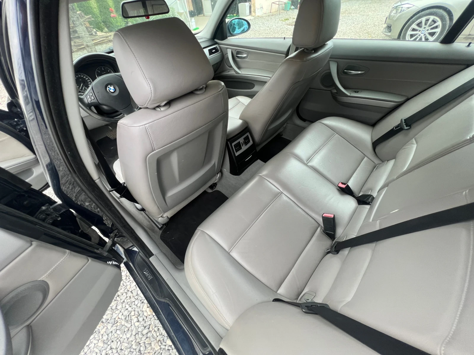 BMW 320 320d/163кс/Нави/Автомат, снимка 10 - Автомобили и джипове - 53507827