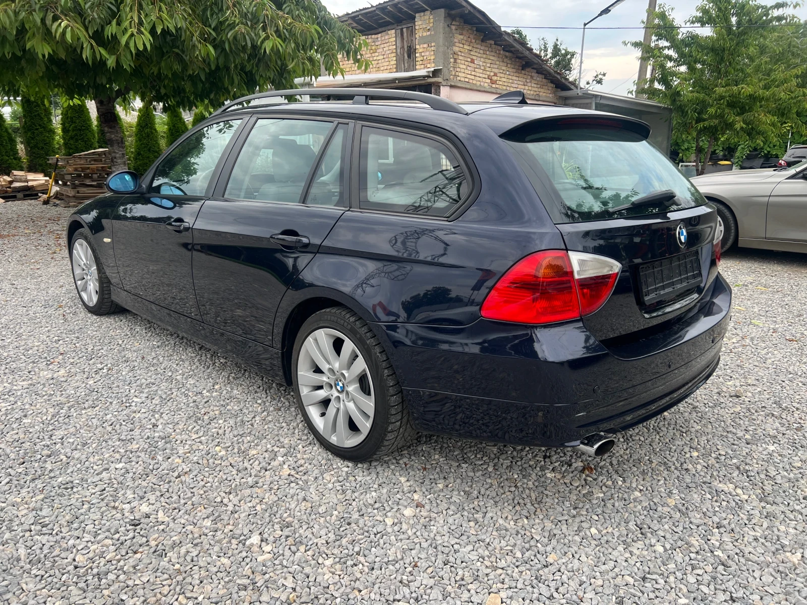 BMW 320 320d/163кс/Нави/Автомат, снимка 7 - Автомобили и джипове - 53507827