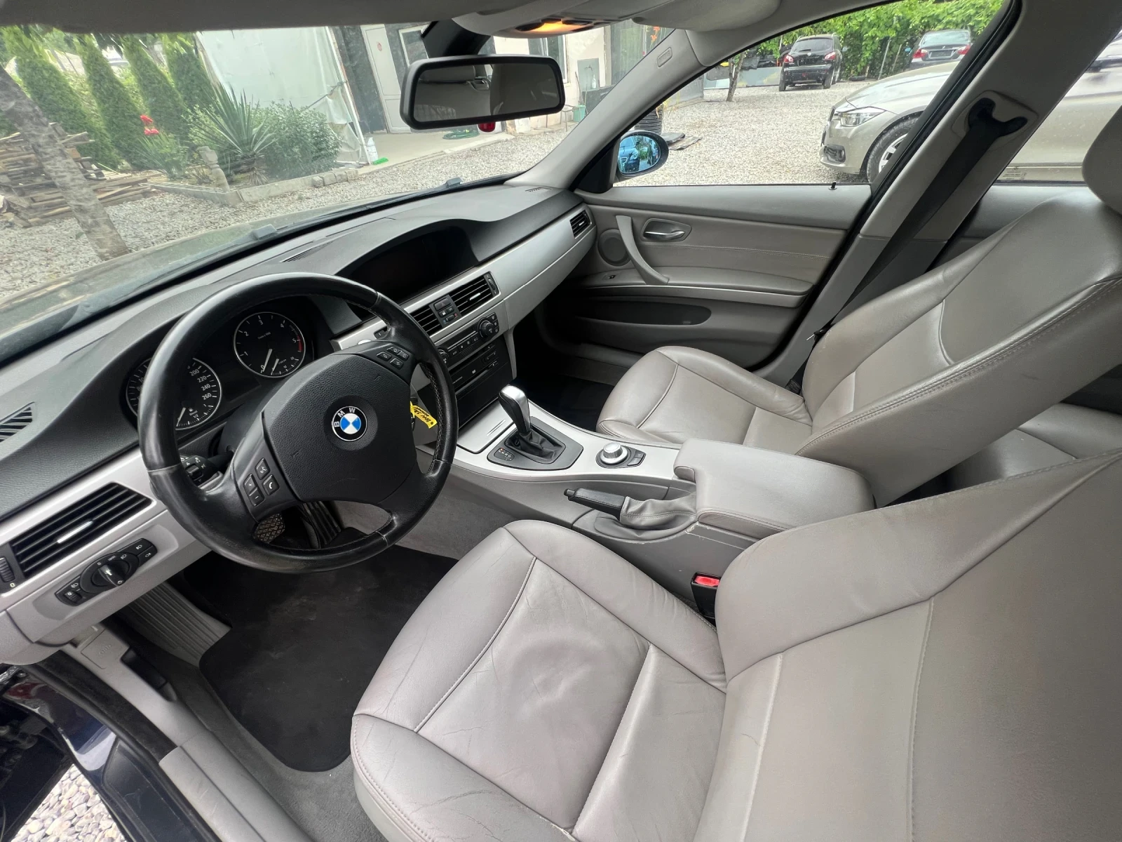 BMW 320 320d/163кс/Нави/Автомат, снимка 9 - Автомобили и джипове - 53507827