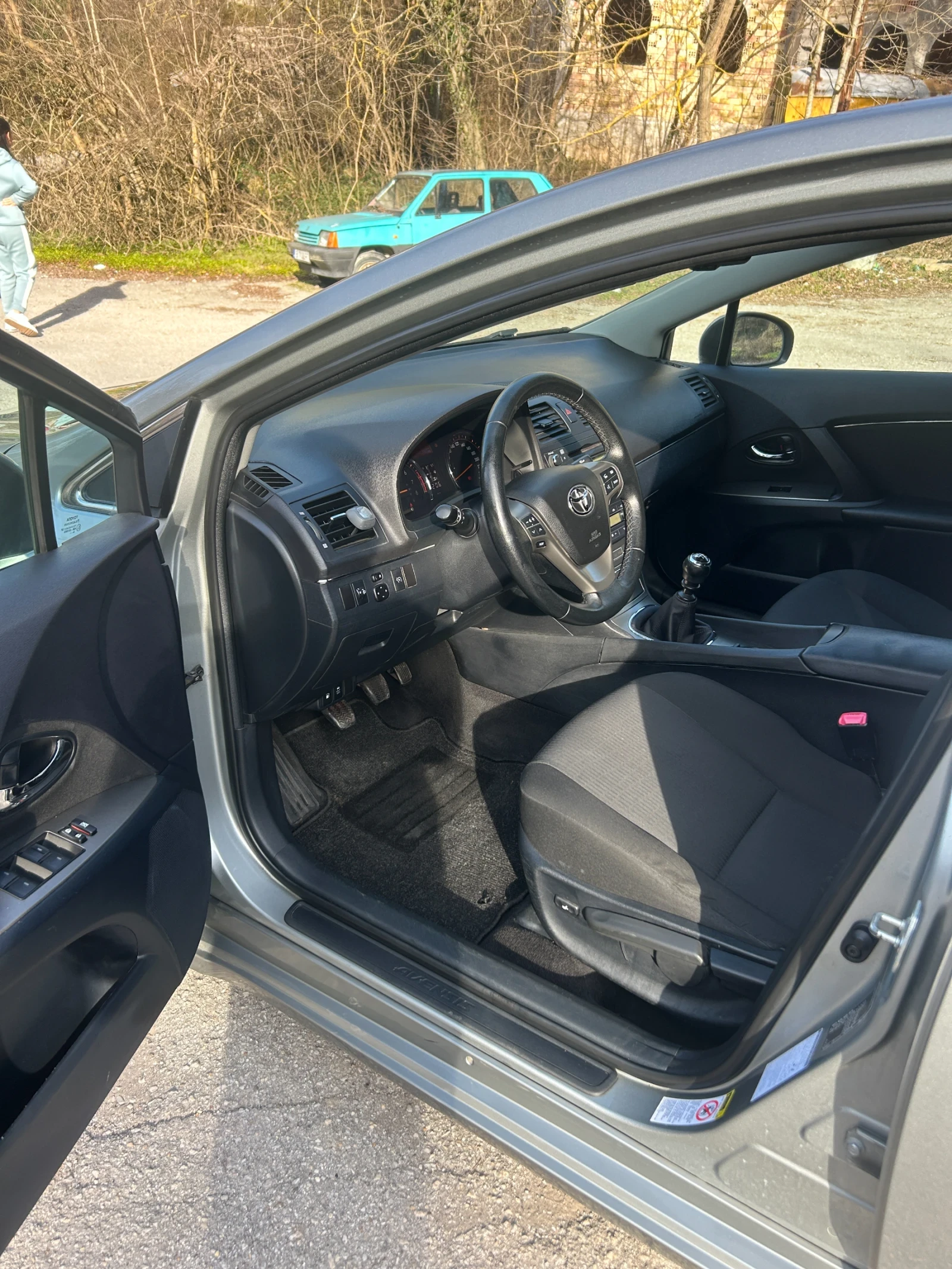 Toyota Avensis 1.8 147, снимка 11 - Автомобили и джипове - 53818563