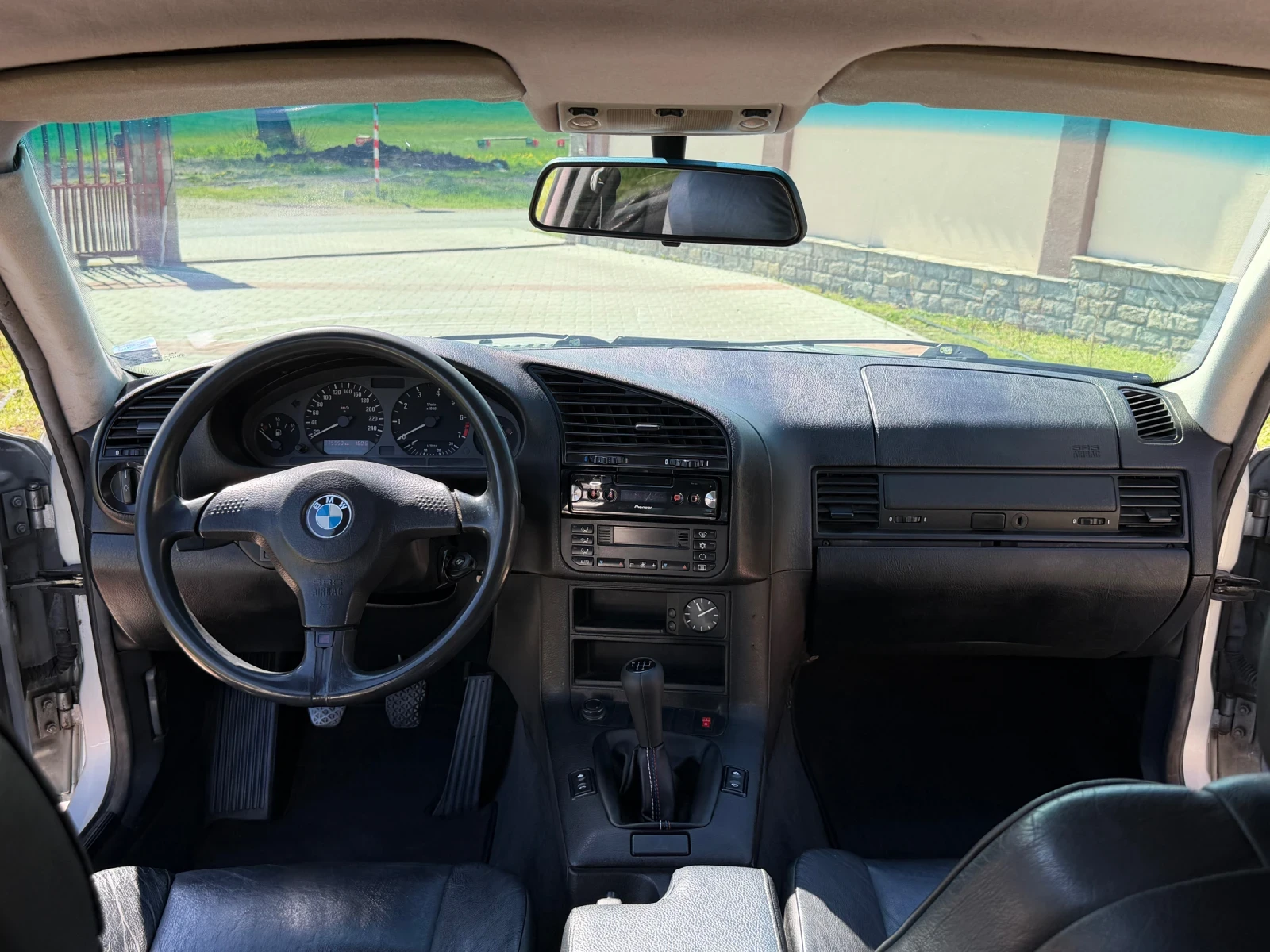 BMW 318 1.8IS, снимка 14 - Автомобили и джипове - 54248721