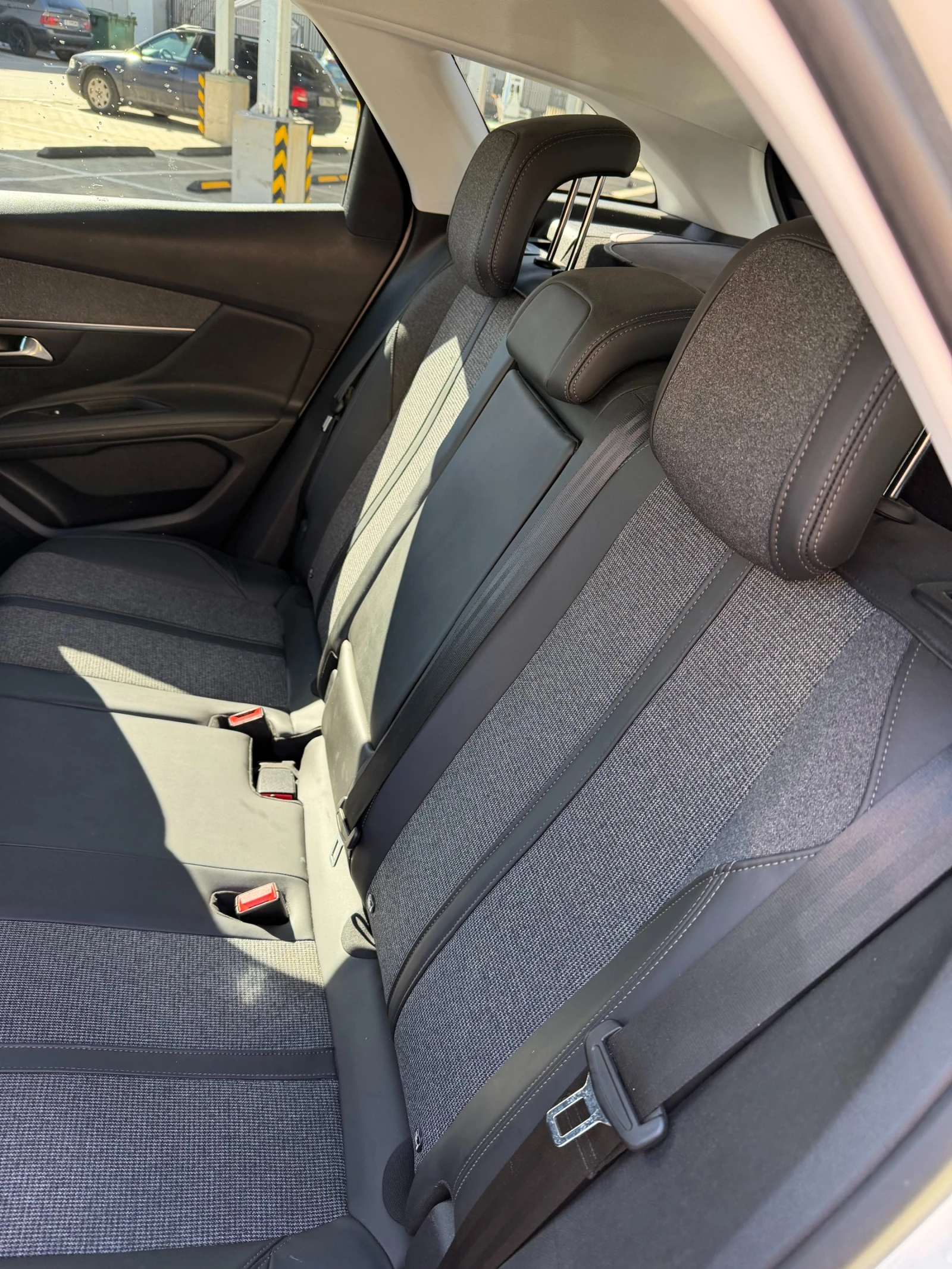 Peugeot 3008 1.6 BlueHDI 120, снимка 9 - Автомобили и джипове - 54479061
