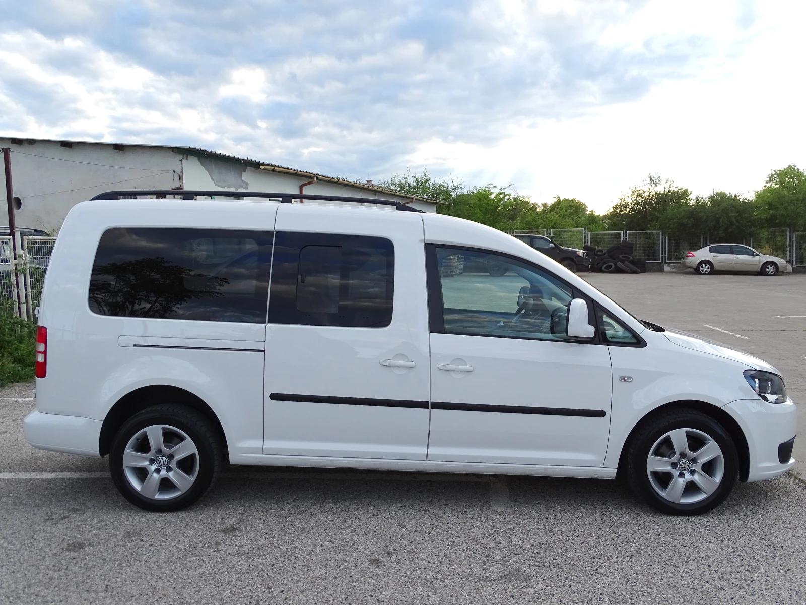 VW Caddy 1.6TDI_MAXI_Дълга База_* , снимка 7 - Автомобили и джипове - 54611783