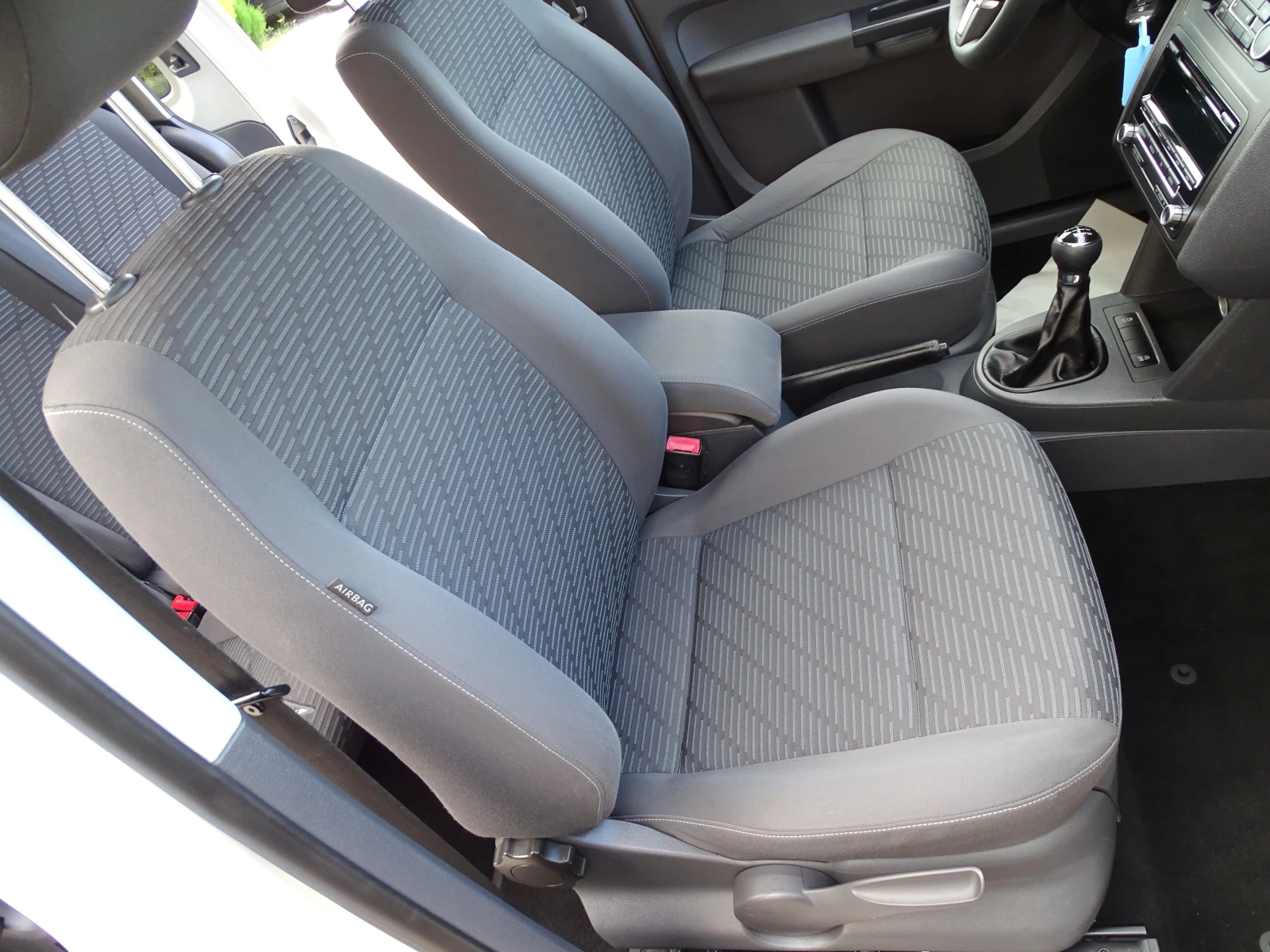 VW Caddy 1.6TDI_MAXI_Дълга База_* , снимка 12 - Автомобили и джипове - 54611783