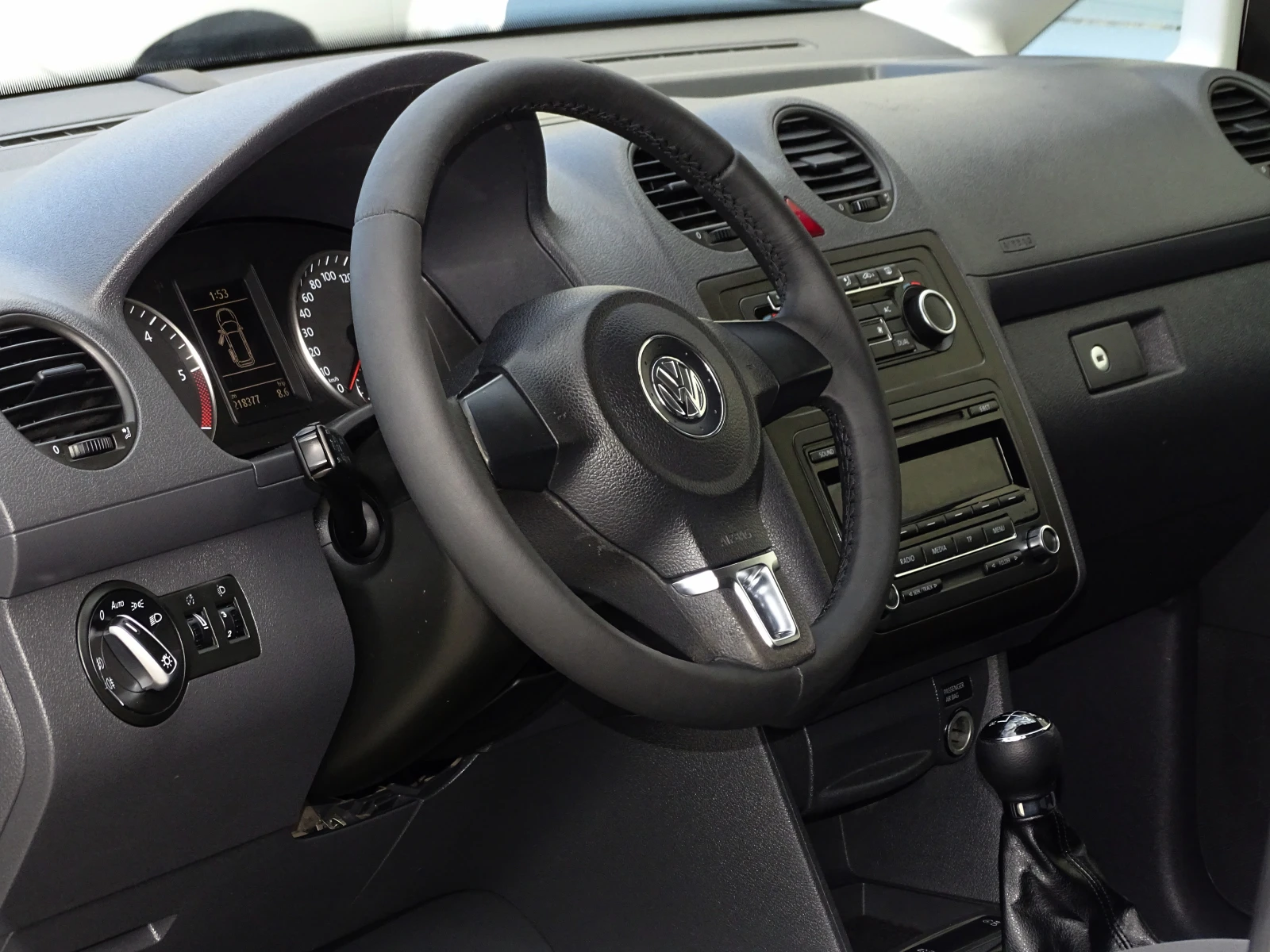 VW Caddy 1.6TDI_MAXI_Дълга База_* , снимка 10 - Автомобили и джипове - 54611783