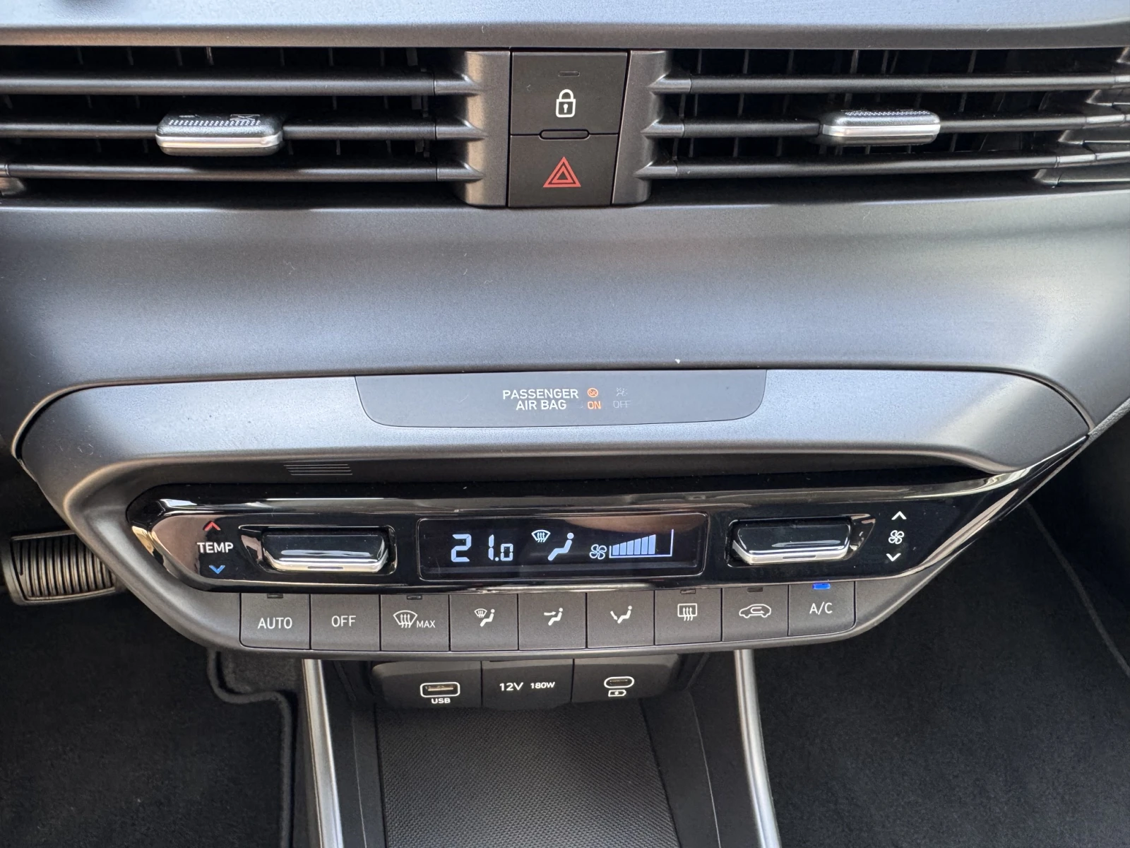 Hyundai I20 Comfort Plus, снимка 14 - Автомобили и джипове - 54752024