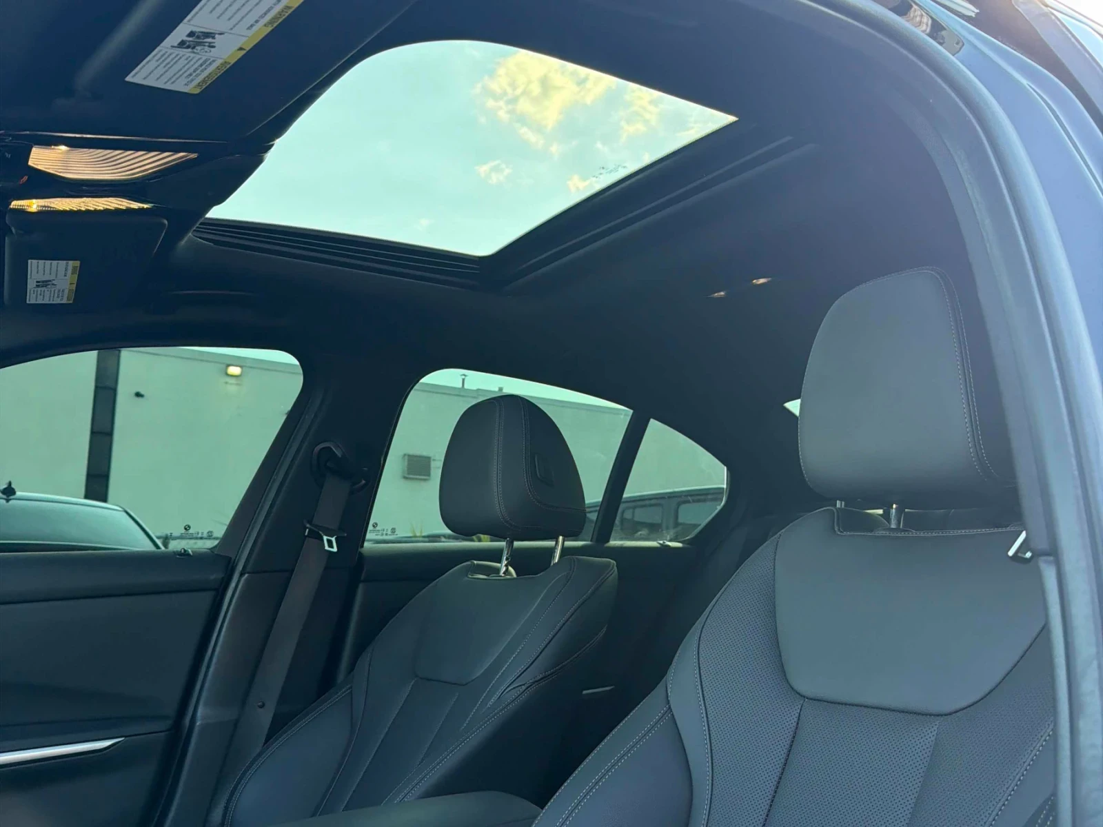 BMW 330 XDRIVE* HARMAN KARDON* KEYLESS* ПОДГРЕВ* CARFAX , снимка 10 - Автомобили и джипове - 55050657