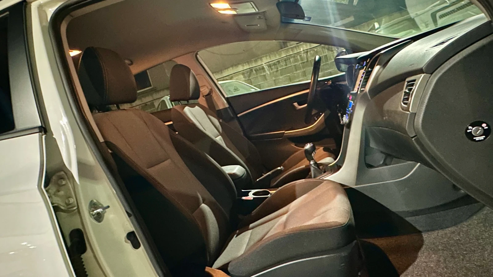 Hyundai I30 1.6crdi 110к.6-скор.Нави! Камера!, снимка 12 - Автомобили и джипове - 55683817