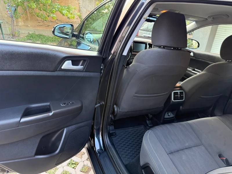 Kia Sportage, снимка 9 - Автомобили и джипове - 51881459