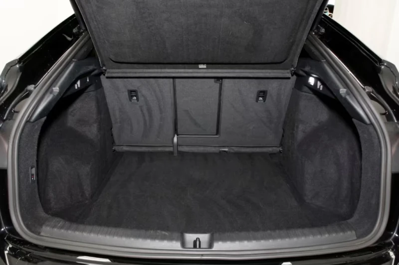 Audi Q4 50e-TRON/299HP/SB/S-LINE/PANO/HUD/MATRIX/CAM/290g, снимка 4 - Автомобили и джипове - 51657559