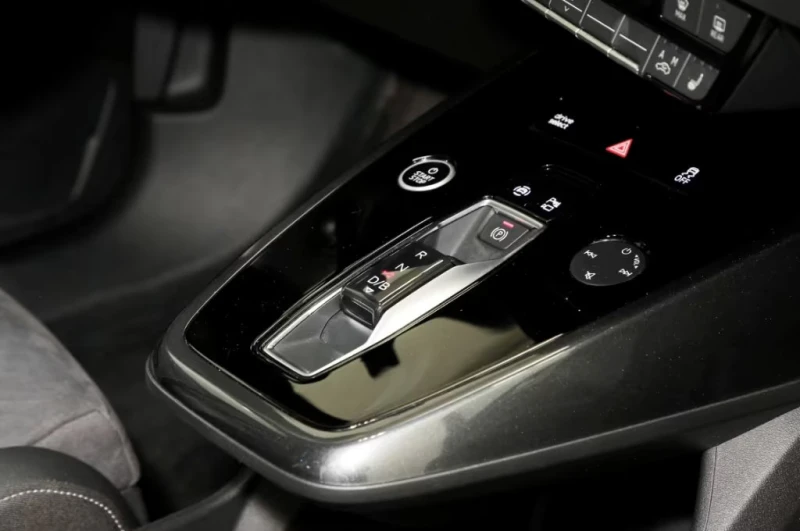 Audi Q4 50e-TRON/299HP/SB/S-LINE/PANO/HUD/MATRIX/CAM/290g, снимка 9 - Автомобили и джипове - 51657559