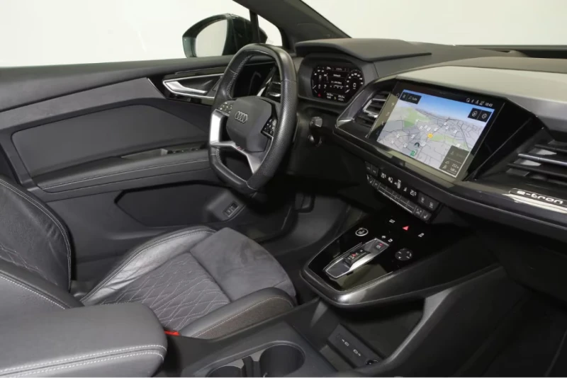Audi Q4 50e-TRON/299HP/SB/S-LINE/PANO/HUD/MATRIX/CAM/290g, снимка 12 - Автомобили и джипове - 51657559