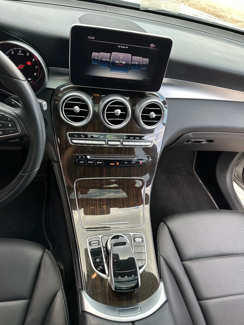 Mercedes-Benz GLC 300 AMG 4-matik, снимка 11 - Автомобили и джипове - 52171738