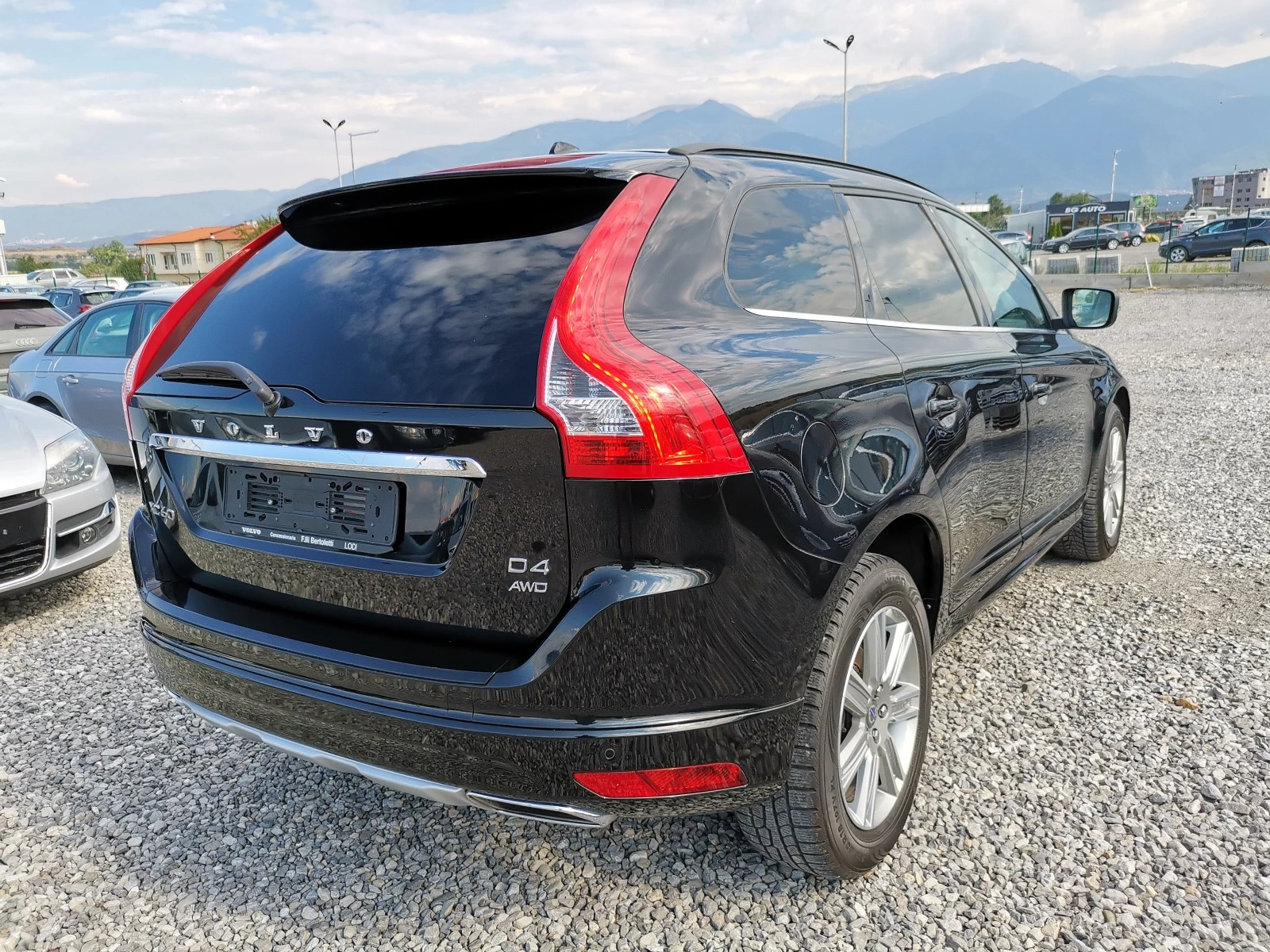 Volvo XC60 2.4D4 A 4x4 E6B - изображение 3