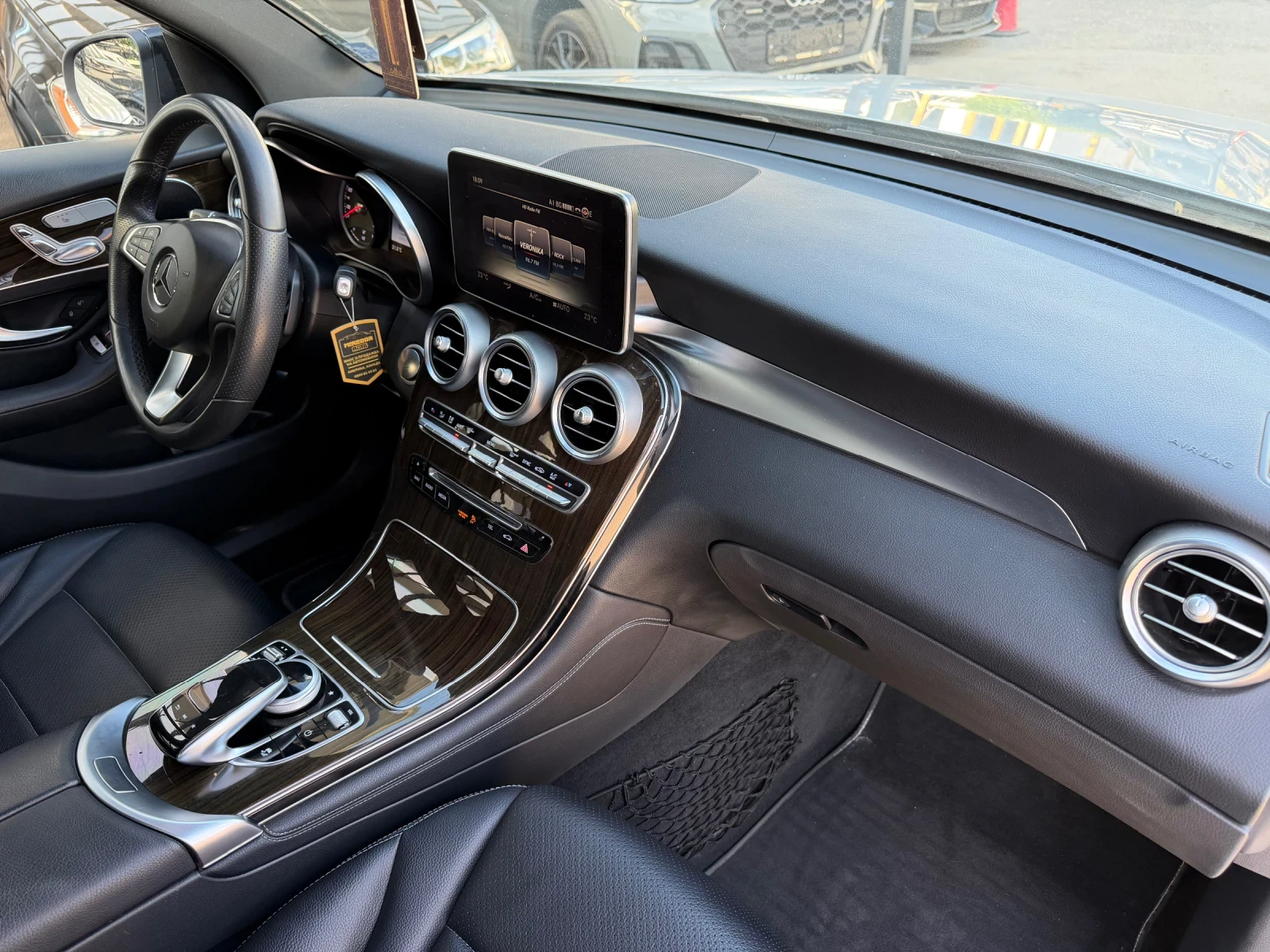 Mercedes-Benz GLC 300 AMG 4-matik, снимка 14 - Автомобили и джипове - 52171738