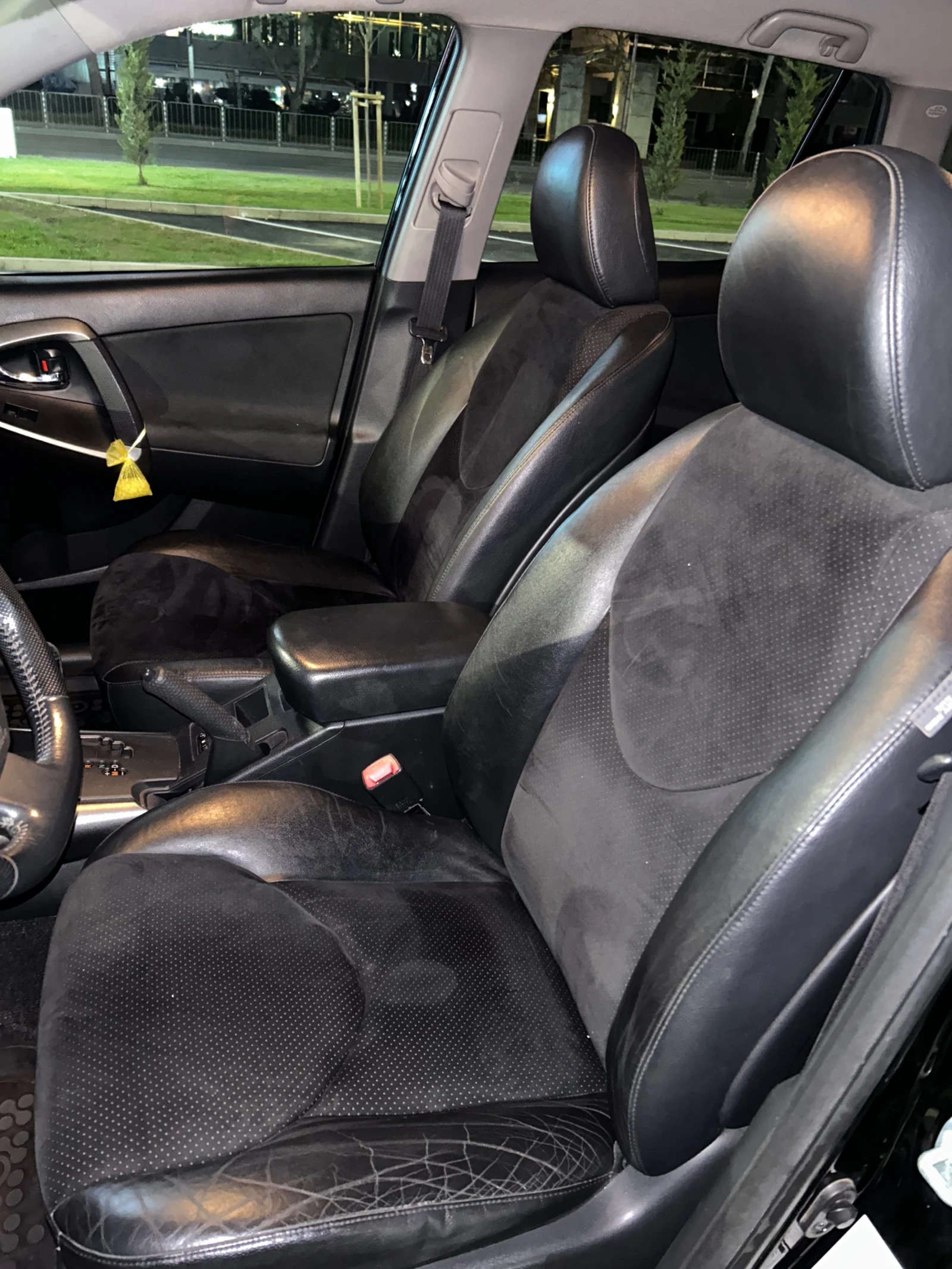 Toyota Rav4 2.2D 4x4 AC, снимка 10 - Автомобили и джипове - 54435553