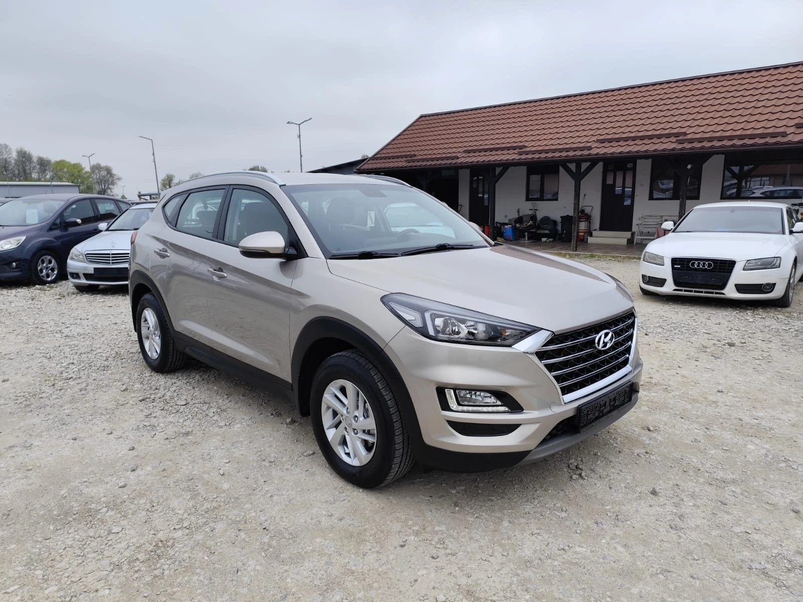 Hyundai Tucson 1.6 дизел 4х4, снимка 3 - Автомобили и джипове - 54278515