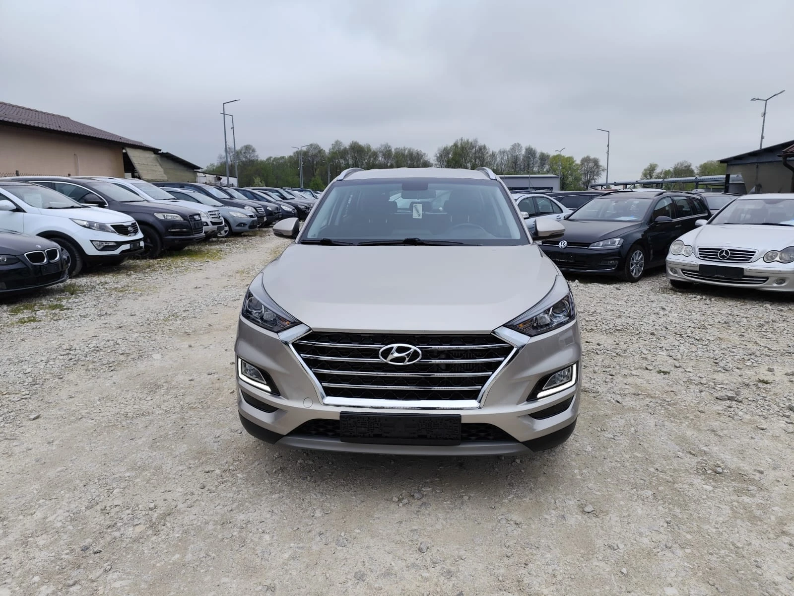 Hyundai Tucson 1.6 дизел 4х4, снимка 2 - Автомобили и джипове - 54278515