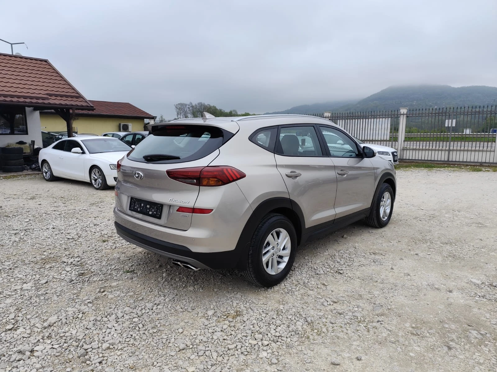 Hyundai Tucson 1.6 дизел 4х4, снимка 5 - Автомобили и джипове - 54278515