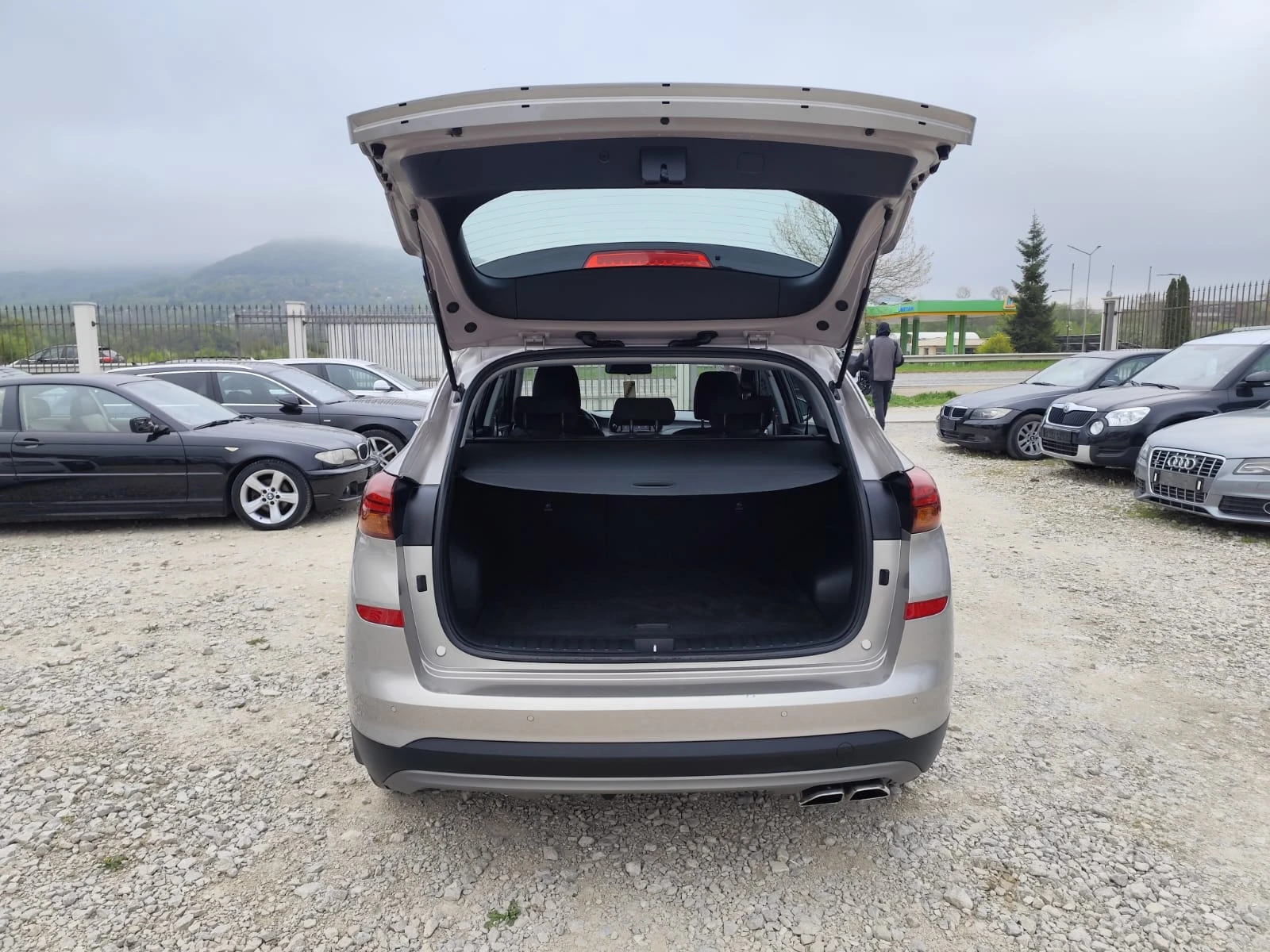 Hyundai Tucson 1.6 дизел 4х4, снимка 7 - Автомобили и джипове - 54278515